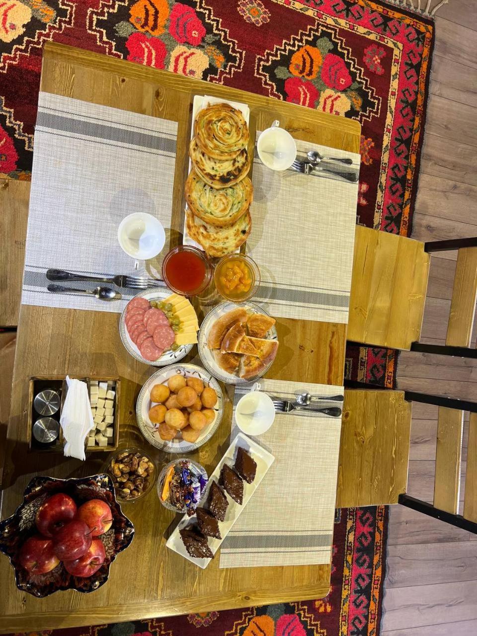 Kezgin Guest House Naryn ภายนอก รูปภาพ