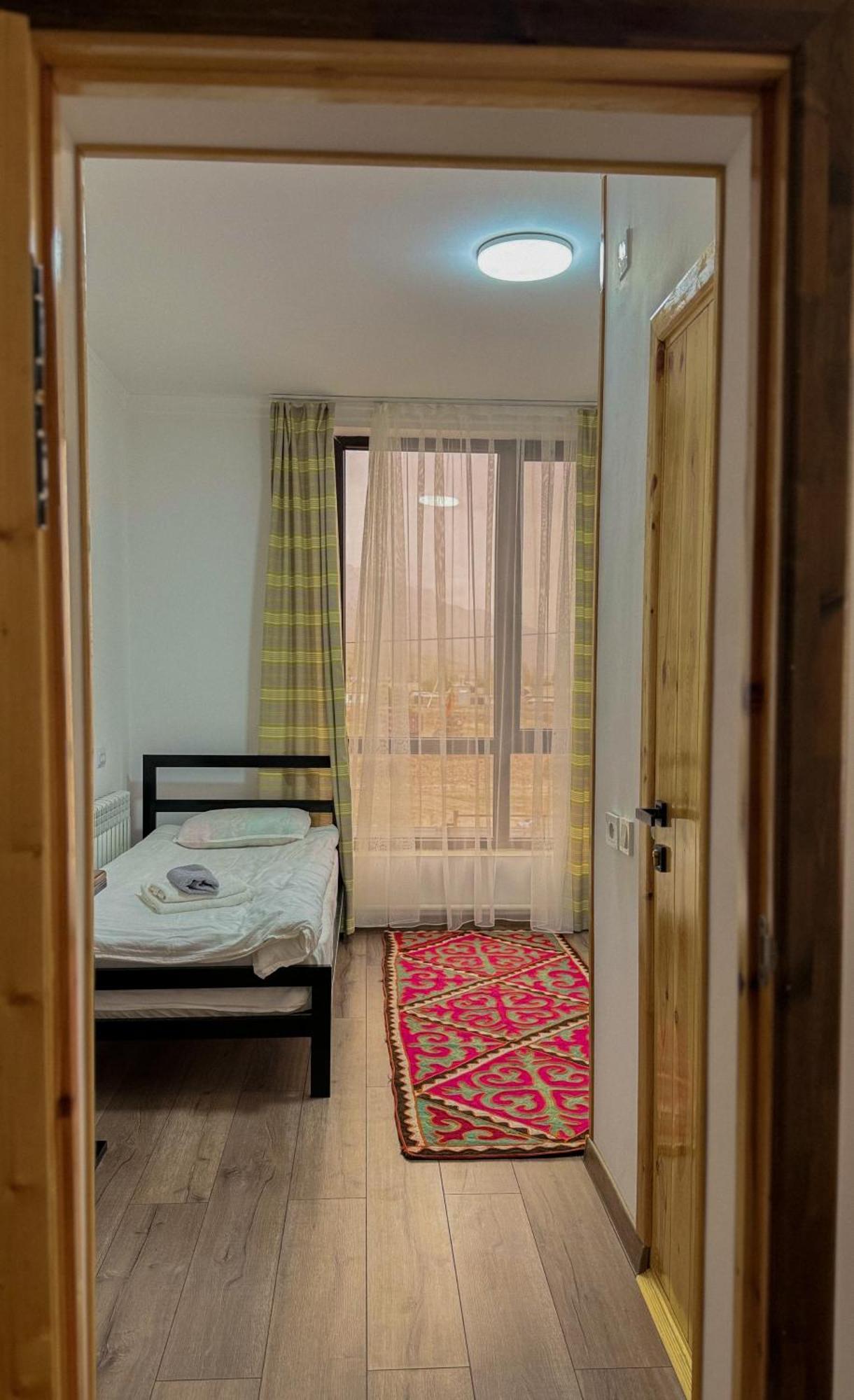 Kezgin Guest House Naryn ภายนอก รูปภาพ