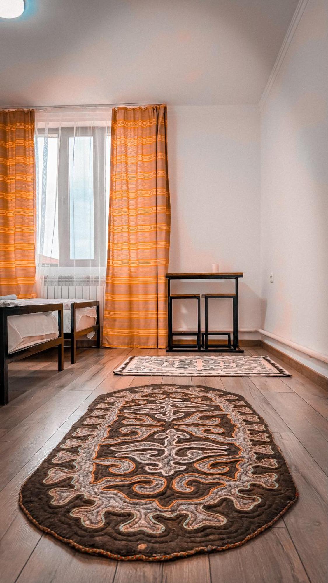 Kezgin Guest House Naryn ภายนอก รูปภาพ