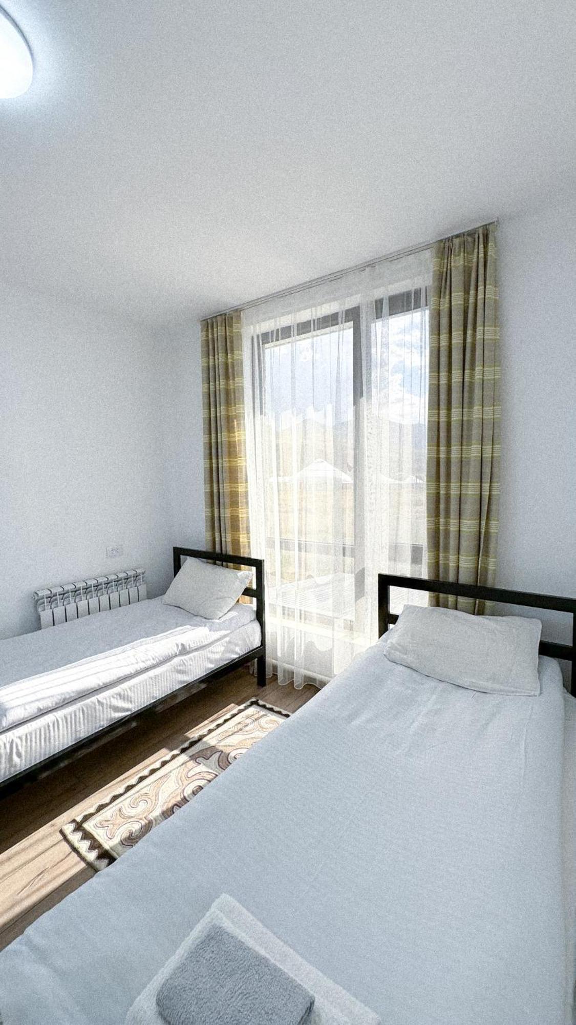 Kezgin Guest House Naryn ภายนอก รูปภาพ