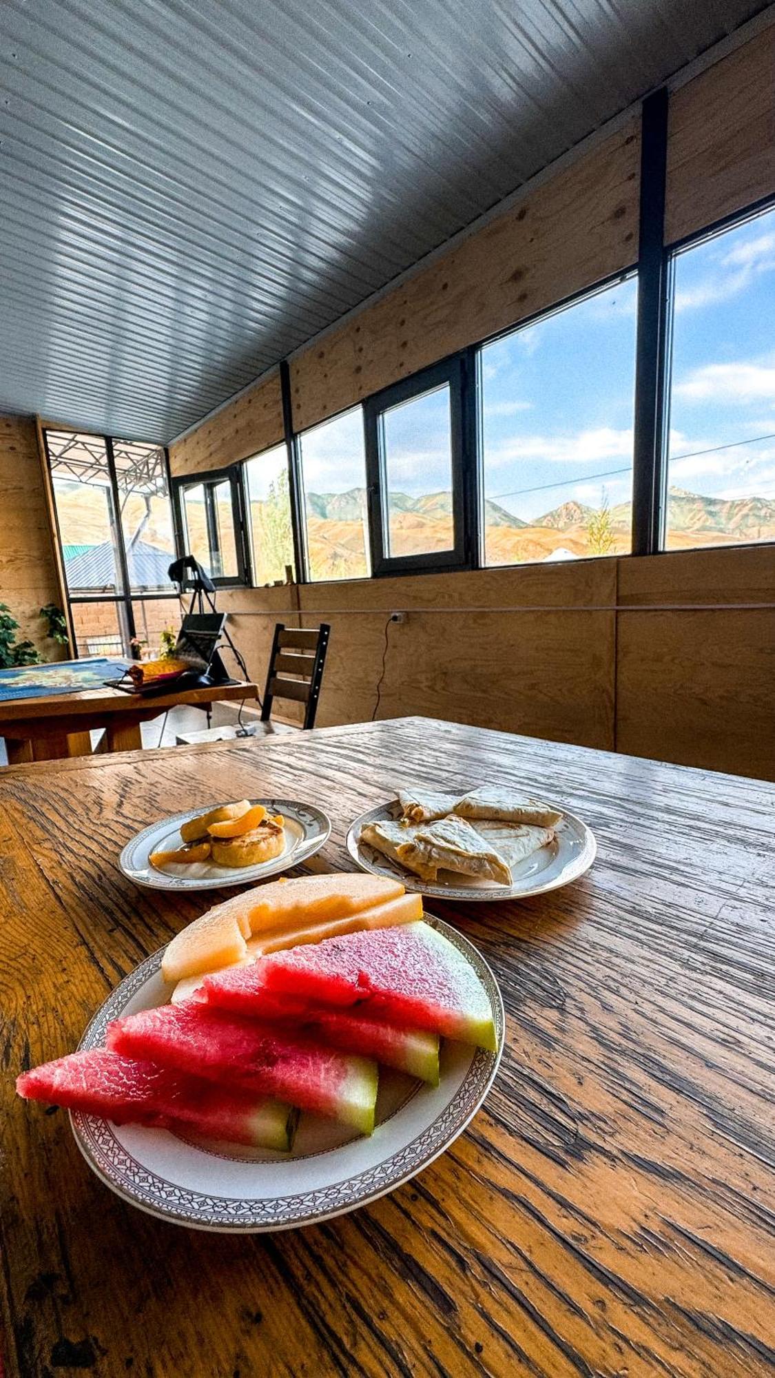 Kezgin Guest House Naryn ภายนอก รูปภาพ